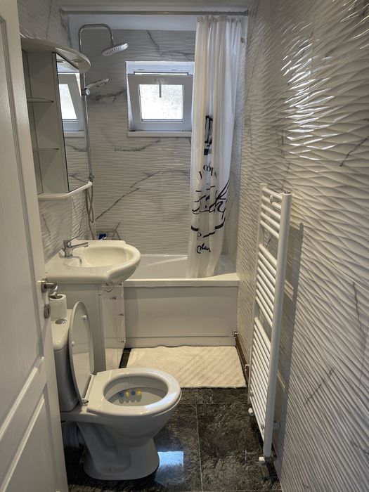 Apartament 3 camere , decomandat et 4/4 , orasul Filiasi .