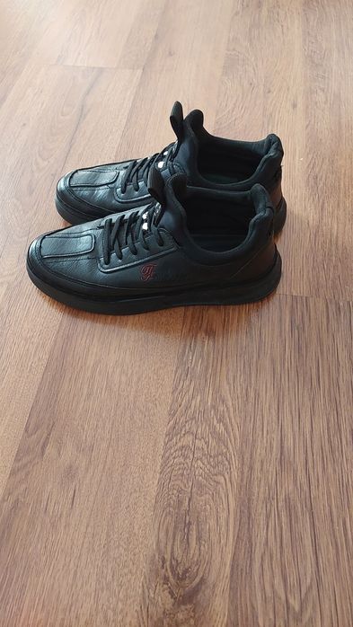 Продам кроссовки.