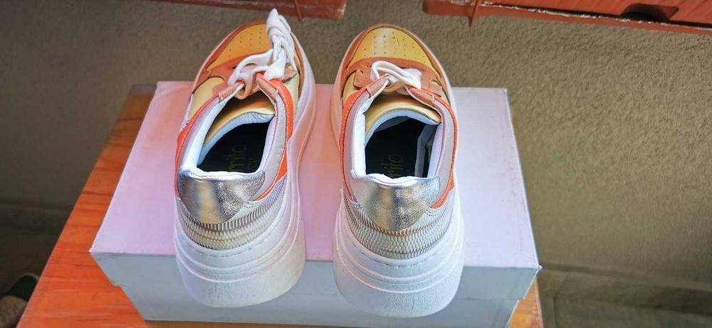 Оригинални маркови дамски сникърси / маратонки EBARRITO - 38 номер