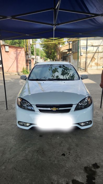 Lacetti 1.8 srochna SOTILADI