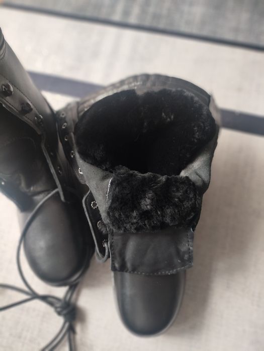 Продам зимние берцы новые