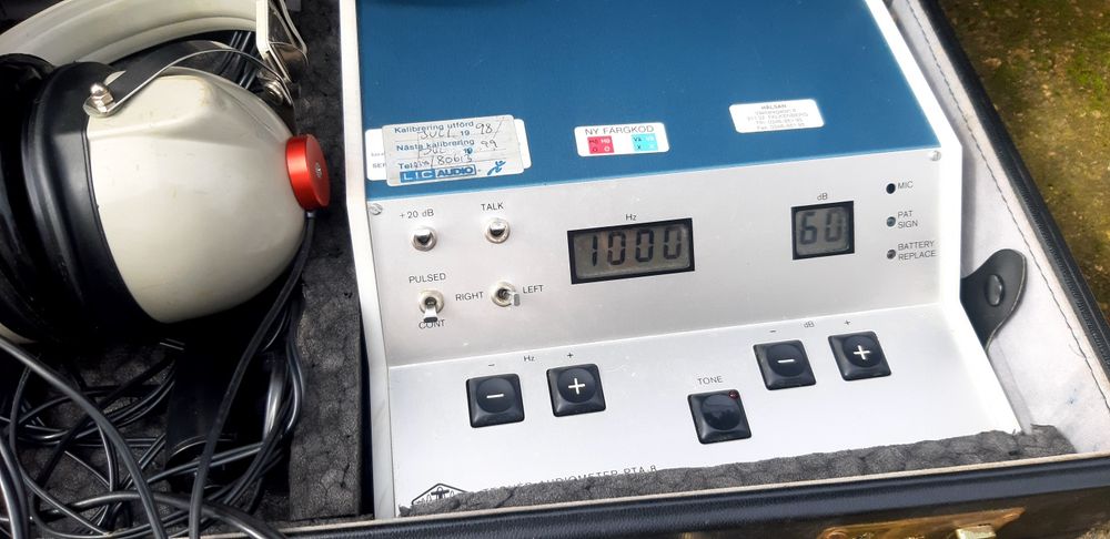 Стар Докторски Уред за мерене на слуха