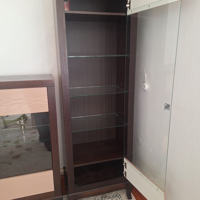 Продам сервант из дерева