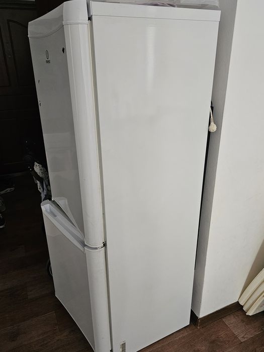 Холодильник Indesit
