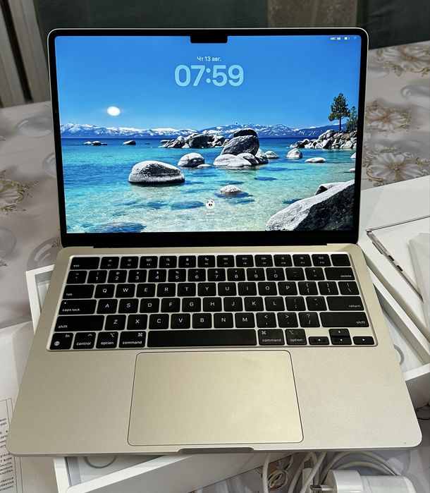 Macbook Air 13 M2, 8/256Gb 2024