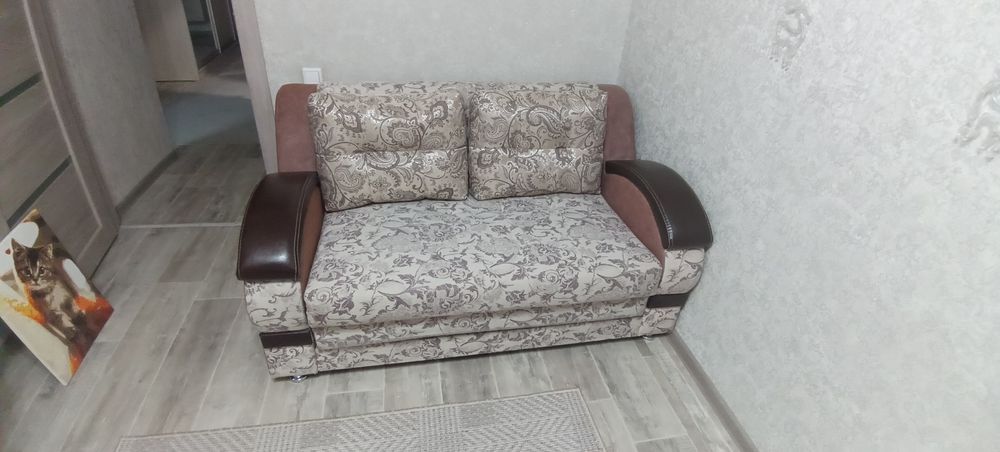 Продам диван малый