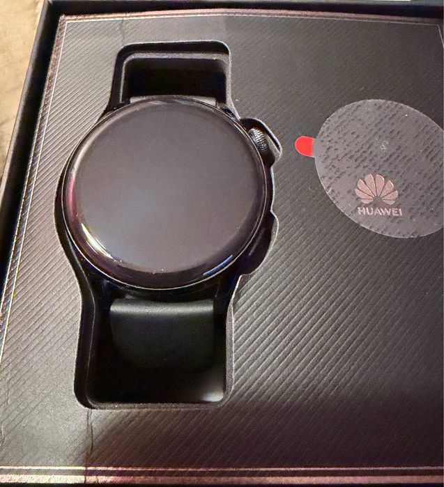 Смарт часовник Huawei Watch 3 22мм отлично състояние.