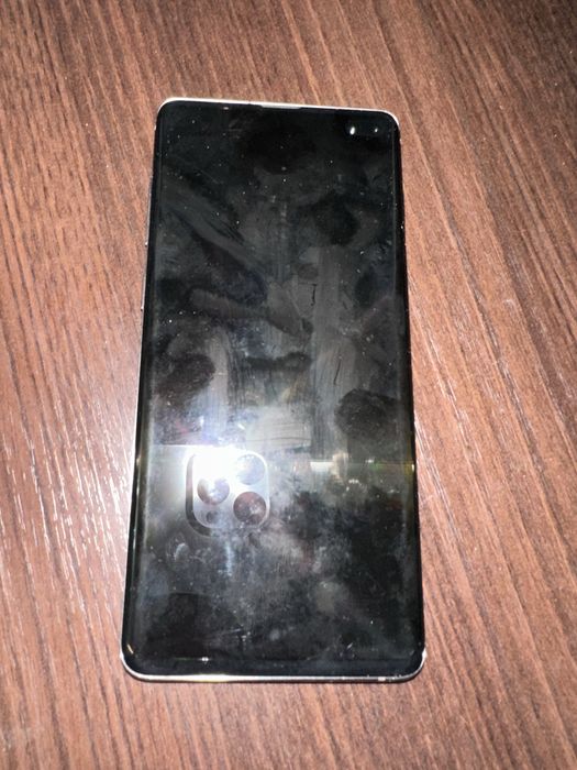Продам телефон Самсунг S10+
