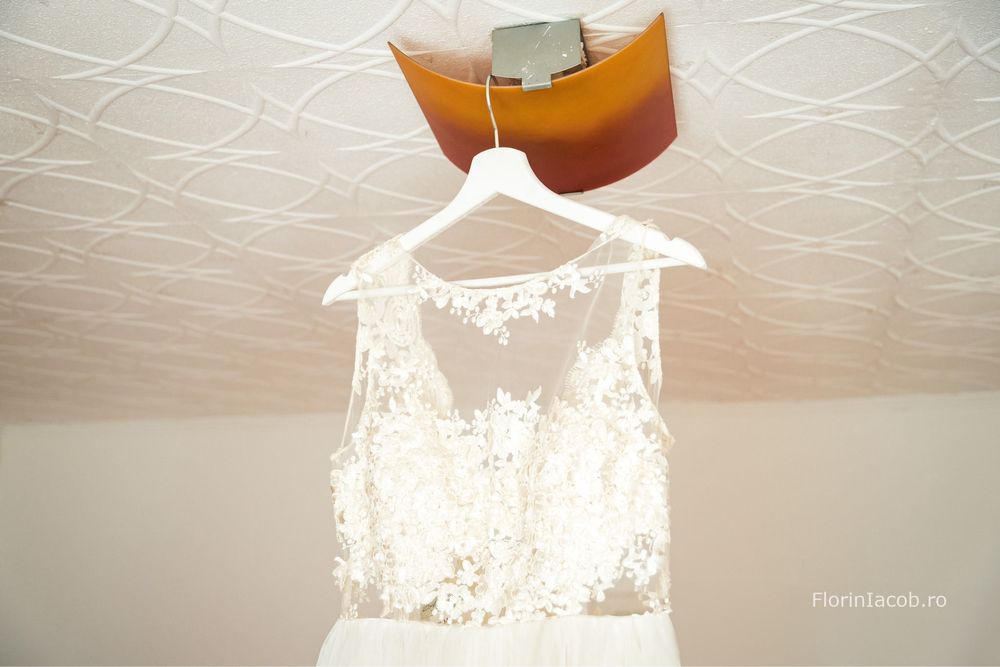 Vand rochie de mireasa