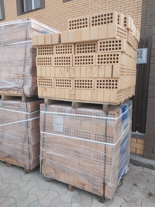 Продам кирпич цвет соломы