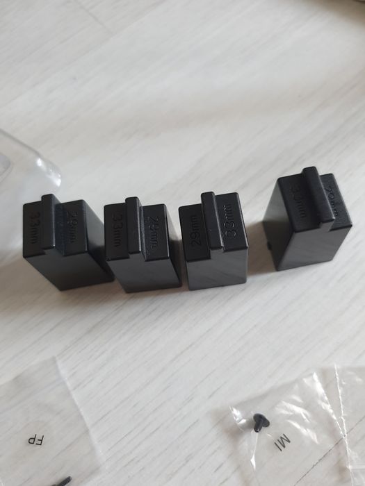 Suruburi butuci macheta Dacia 1300