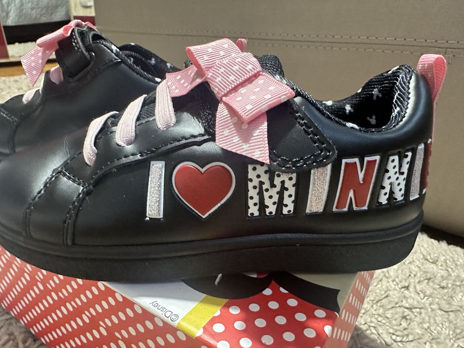 Vand adidasi Minnie, marime 28, stare foarte buna