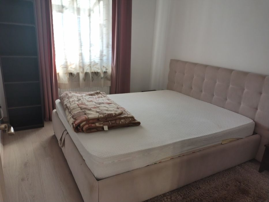 Închiriez apartament