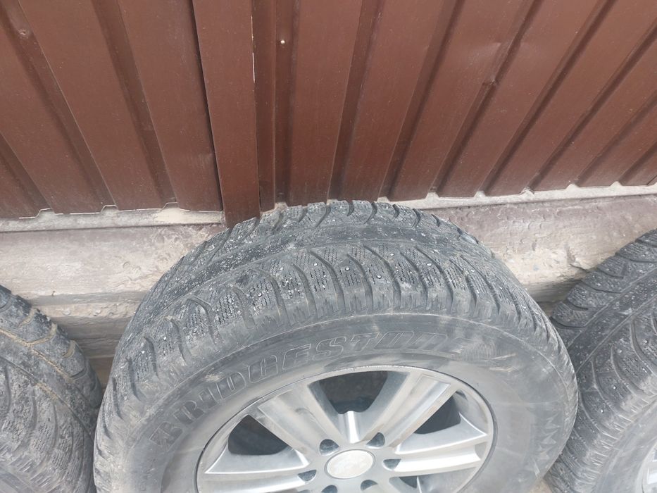 Продаю комплект дисков и зимних шин