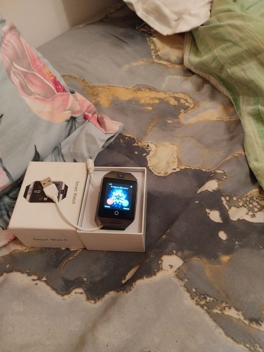 Смарт часовник със сим