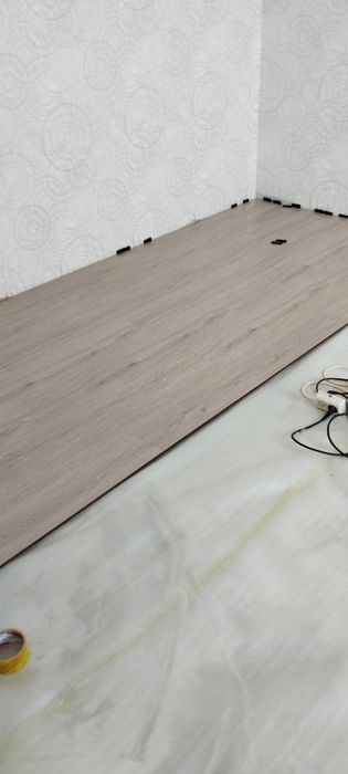 Качественная поклецка обоев