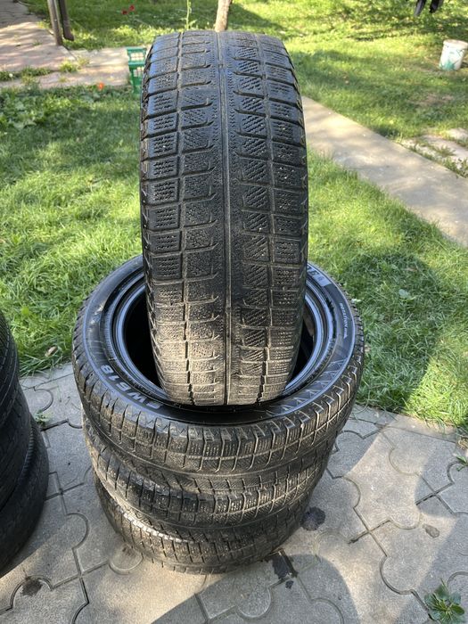 Продам зимние шины 215/55/17