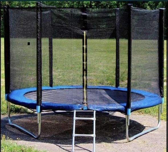 Продам батут в отличном состояние