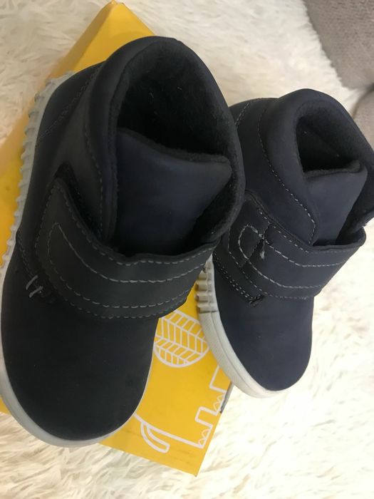 Продам детские ботиночки