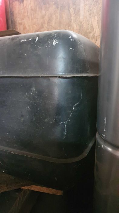 Rezervor combustibil si lichide 420 litri stare buna.