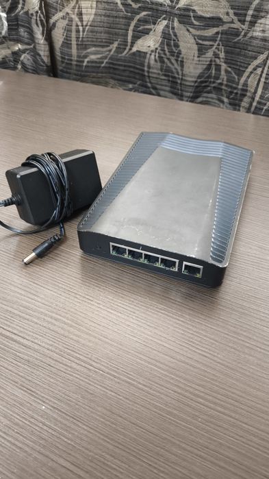 Vând switch 10G Mikrotik CRS304-4XG-IN