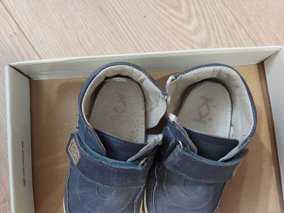 Бебешки буйки за прохождане  Колев и Колев. Детски обувки