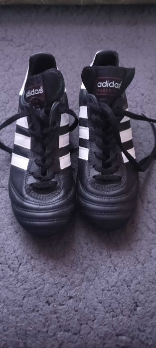 Футболни бутонки