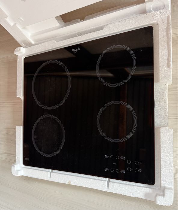 Plita Electrica Vitroceramica Whirlpool model AKT 809 NE