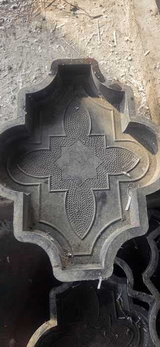 Matrite pavaj curățate de beton