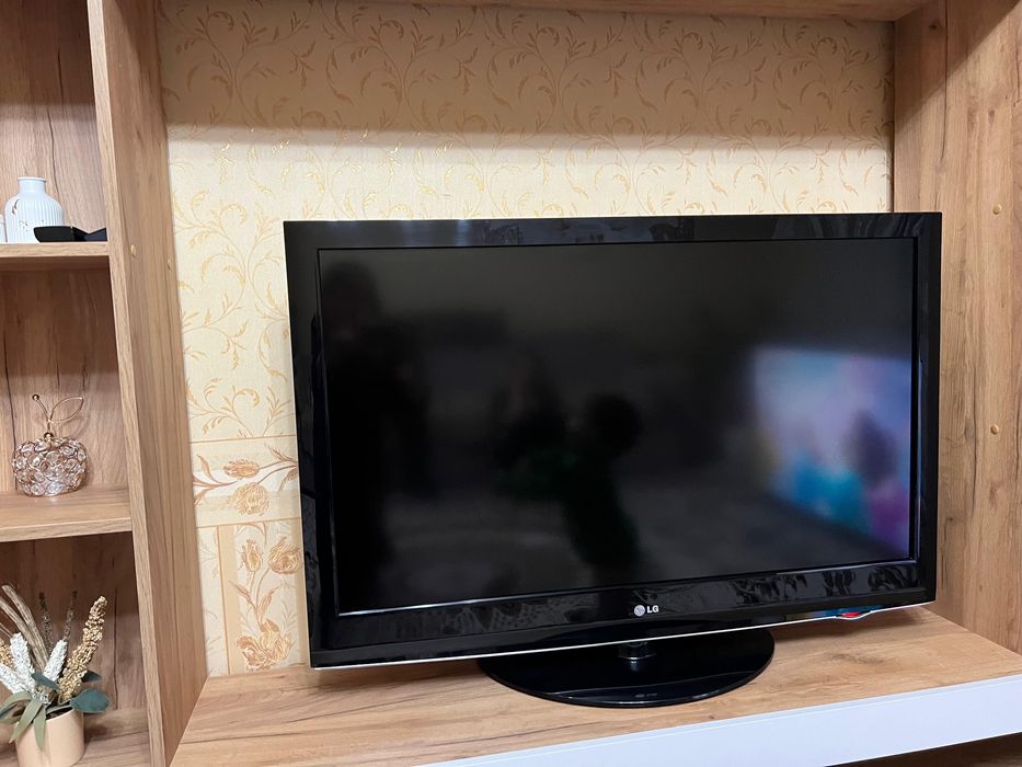 телевизор LG в отличном состояние