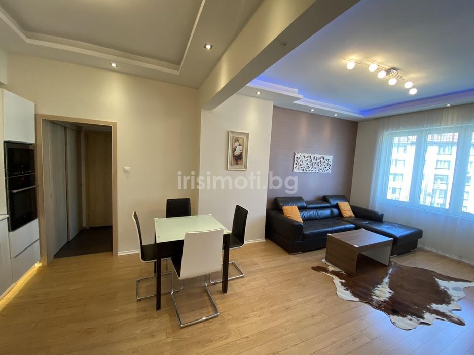 Дава се под наем Тристаен апартамент в София, Център - 82 кв.м за 950 € - Снимка #3