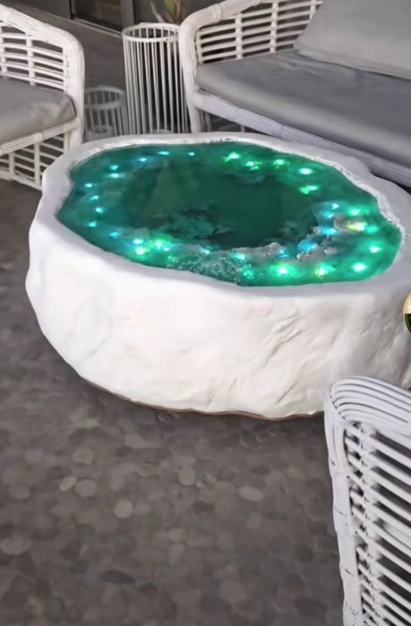 Декоративные искусственные камнями   столы