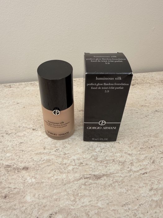 Козметика Armani, Rare Beauty, Hourglass, Milkshake, Essie, Orly