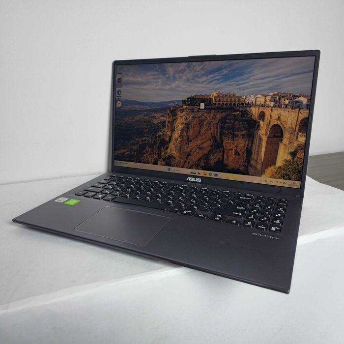 ASUS  i5-10 avlod SSD 512/8 GB  NVIDIA GeForce MX330
