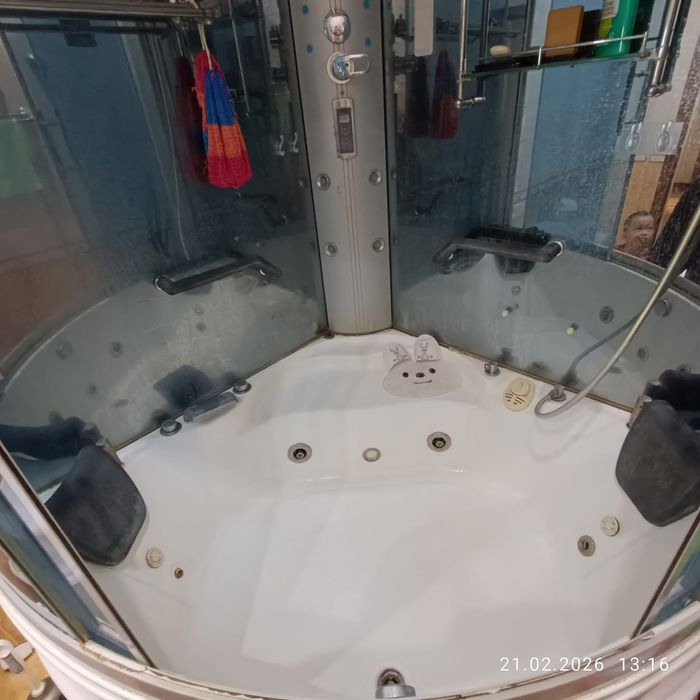 Душевая кабина джакузи