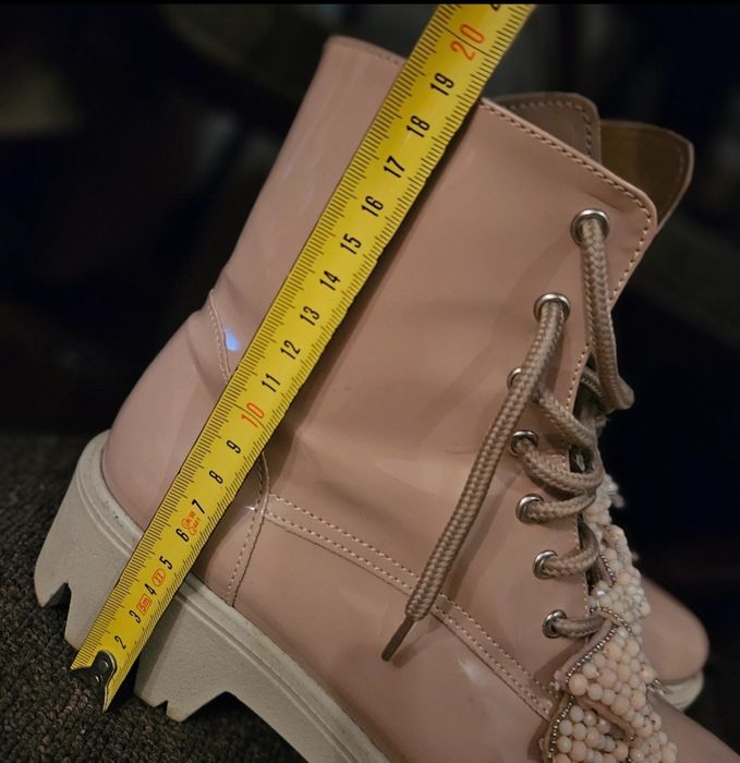 Bocanci din piele lăcuită, 37, roz prăfuit, fără defecte