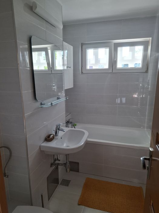 Inchiriez apartament