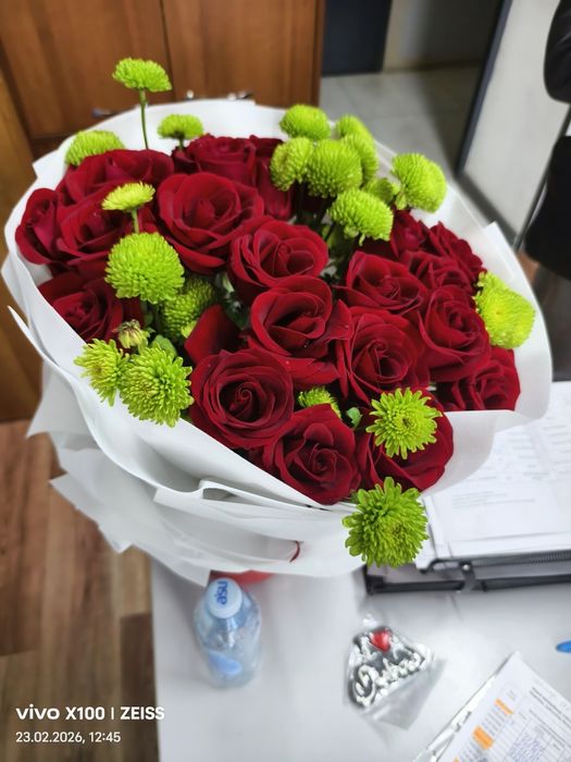 Цветы розы красные