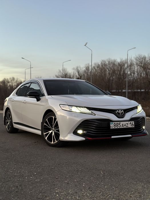 Аренда Toyota Camry 70 с водителем: Бизнес-класс по доступной цене