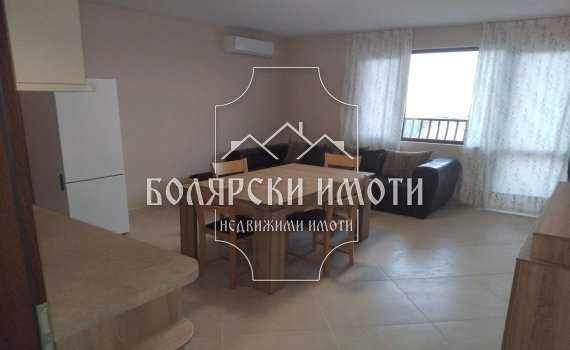 Дава се под наем Тристаен апартамент в Велико Търново, Център - 80 кв.м за 408 € - Снимка #1