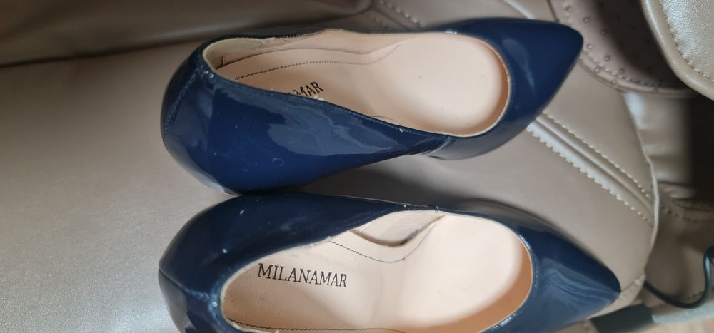 Pantofi stiletto noi fără eticheta.  Superbi.