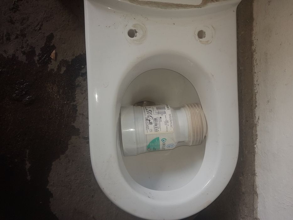 Продаю унитаз с гофрой