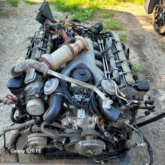 Продавам  двигател  м67  3.9 д v8 bi turbo  e38