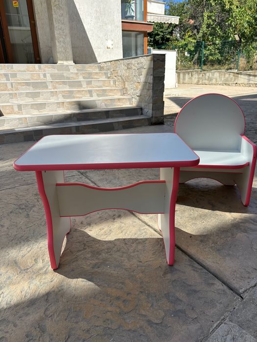 Детско столче и масичка за момиче