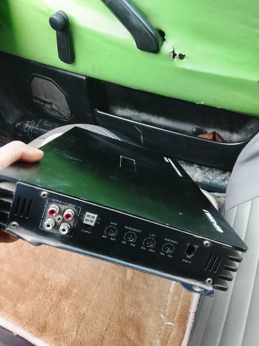 Усилитель в автомобиль