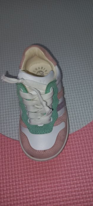 Adidasi marimea 21