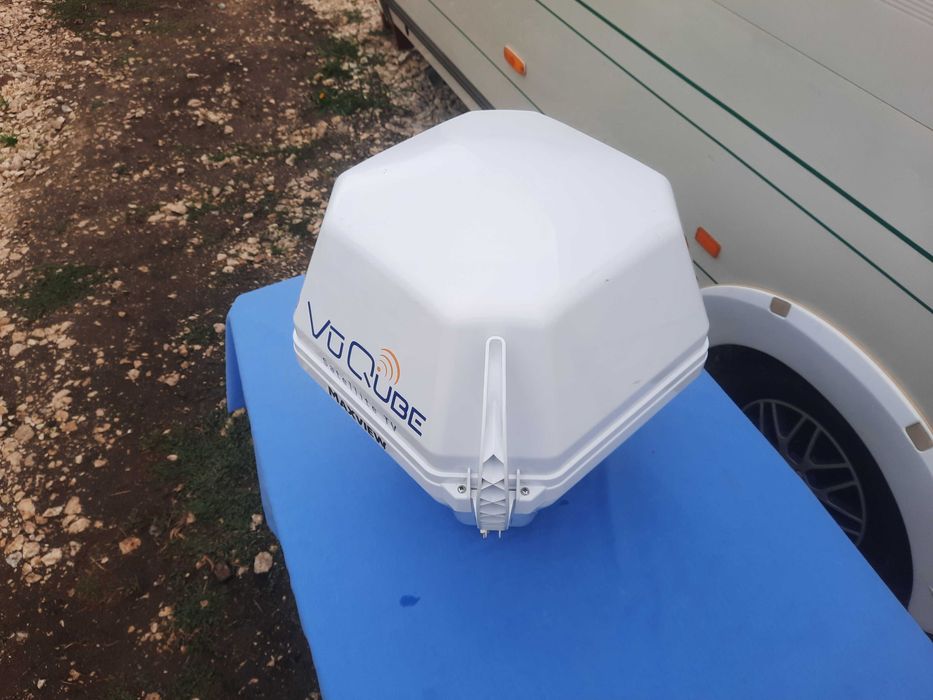 Сателитна система автоматична двойна LNB  Maxview MXL005 VuQube. За къмпинг. За каравани,кемпери и др