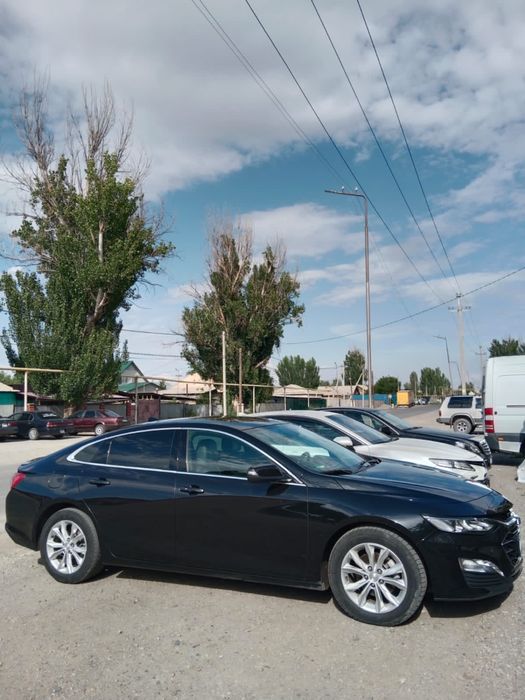 Машина шевролет малибу