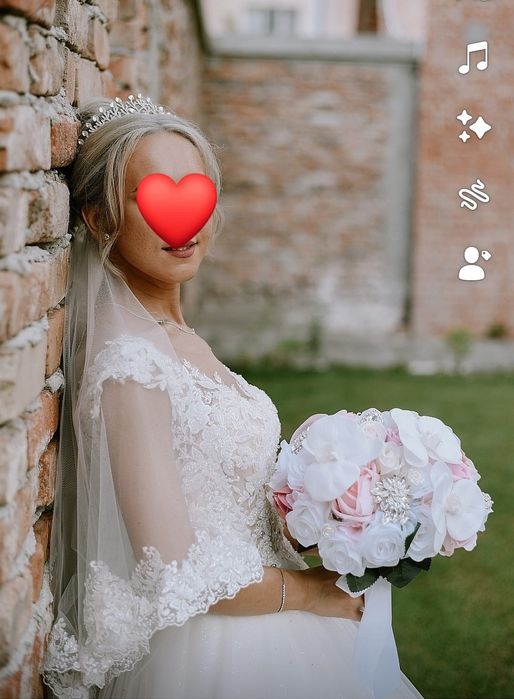Vând rochie de mireasa + Voal lung brodat
