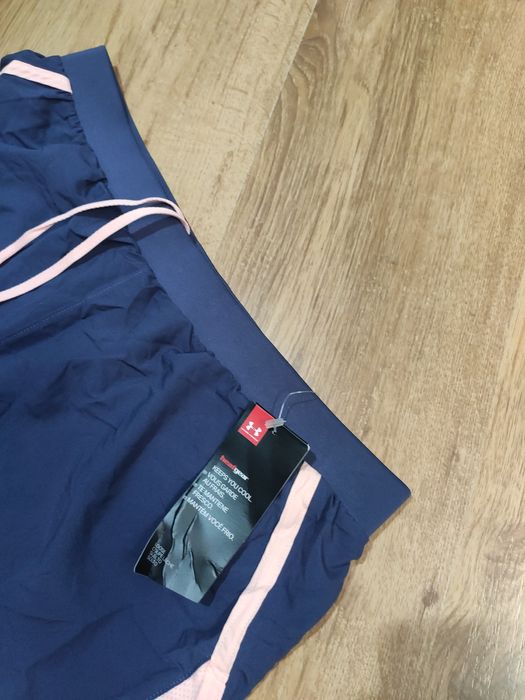 Pantaloni scurți de damă Under Armour mărimea M